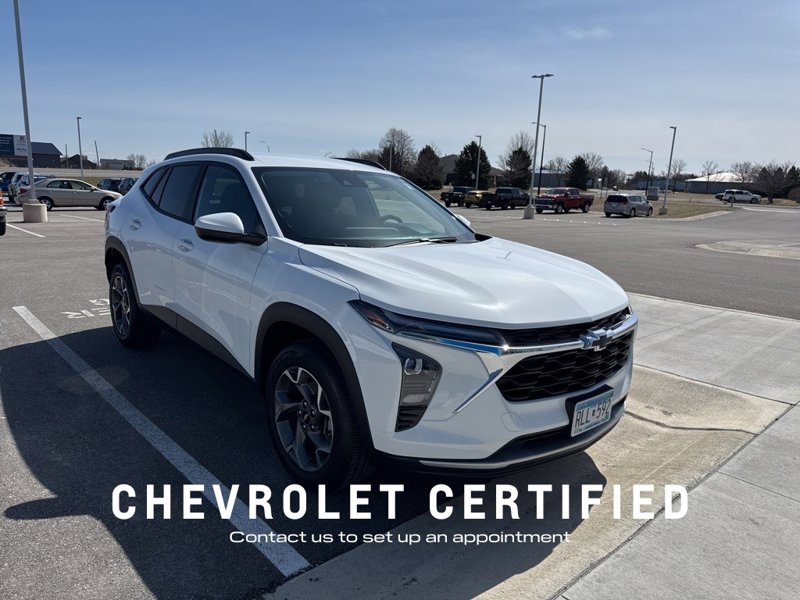 Certified 2025 Chevrolet Trax LT w/ LT Convenience Package image 1