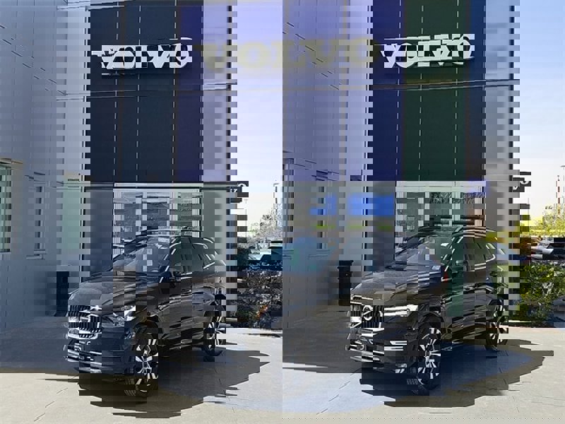 Certified 2023 Volvo XC60 B5 Core image 1
