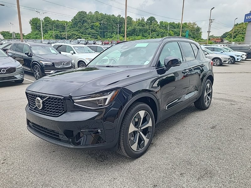 Certified 2025 Volvo XC40 B5 Plus w/ Protection Package Premier image 1