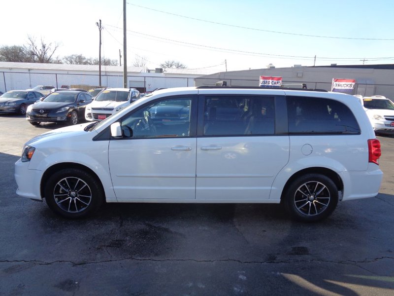 Used 2017 Dodge Grand Caravan GT image 1