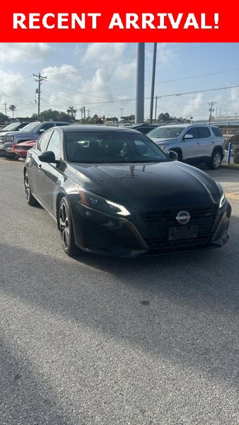 Used 2023 Nissan Altima 2.5 SR image 1