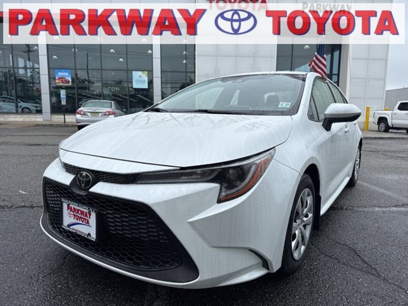 Certified 2022 Toyota Corolla LE image 1