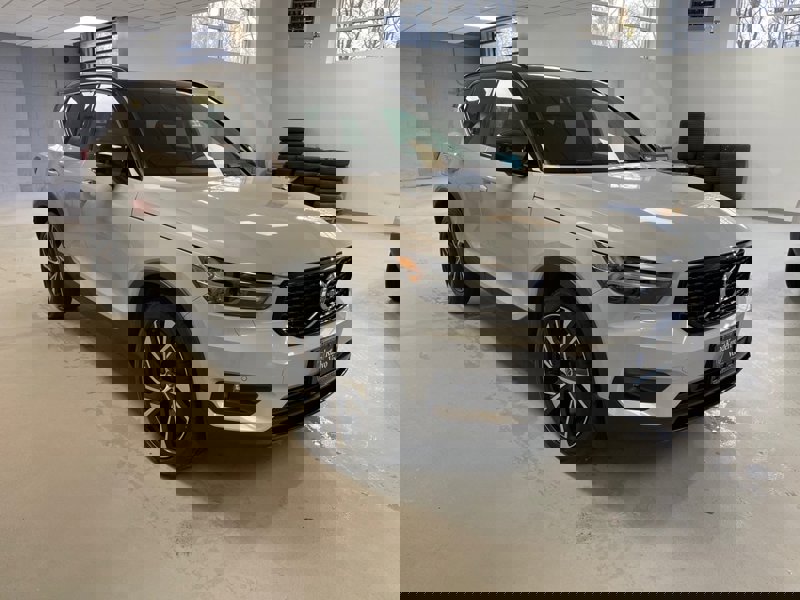 Certified 2022 Volvo XC40 T5 R-Design w/ Climate Package image 1
