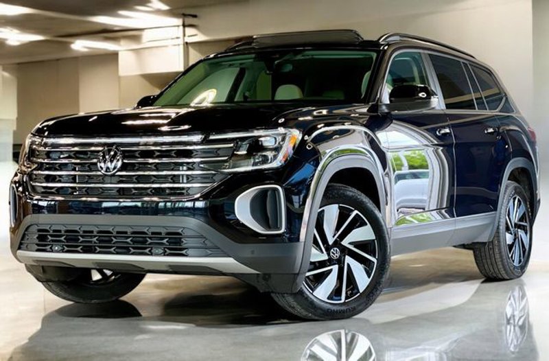 Used 2024 Volkswagen Atlas SE w/ Panoramic Sunroof Package image 1