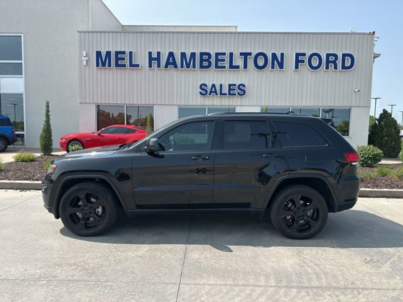 Used 2018 Jeep Grand Cherokee Laredo image 1