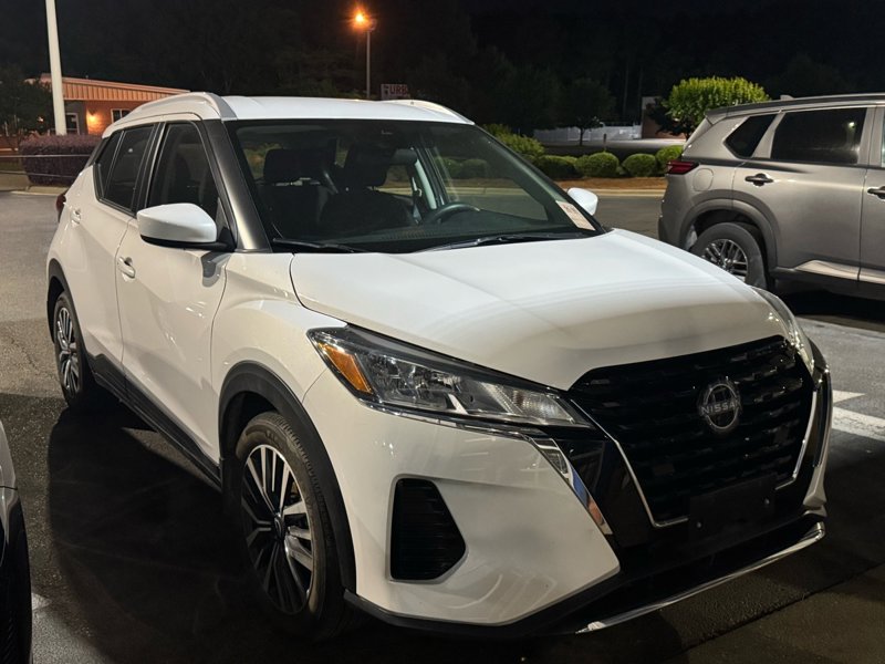 Used 2023 Nissan Kicks SV image 1