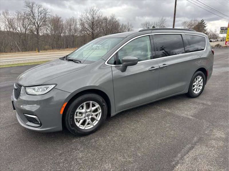 Certified 2022 Chrysler Pacifica Touring-L image 1