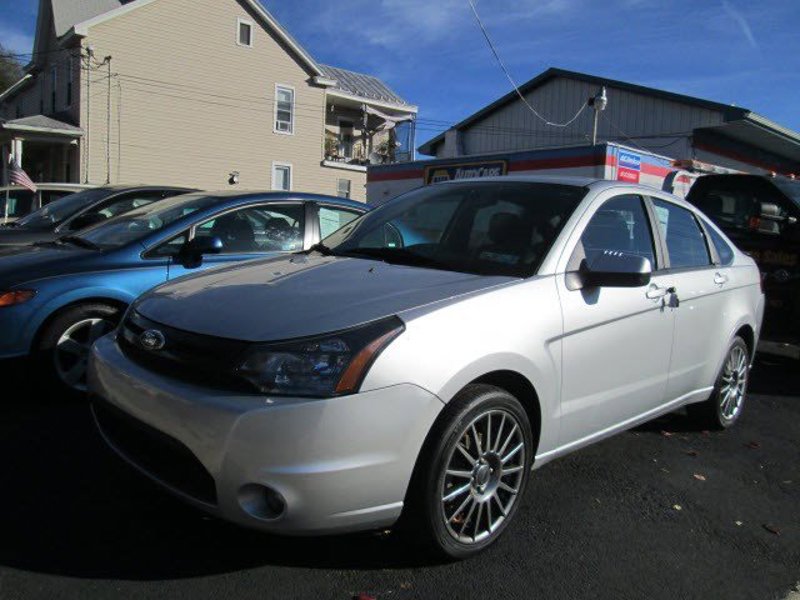 Used 2011 Ford Focus SES image 1