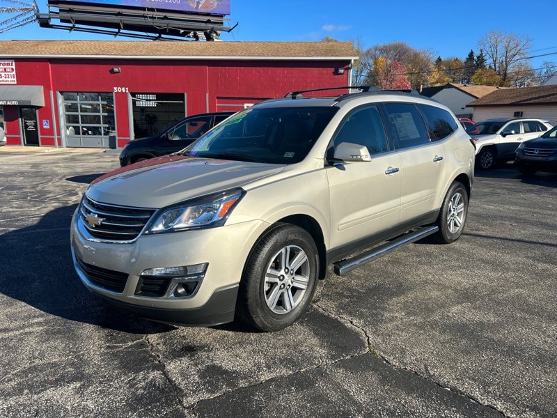 Used 2016 Chevrolet Traverse LT image 1