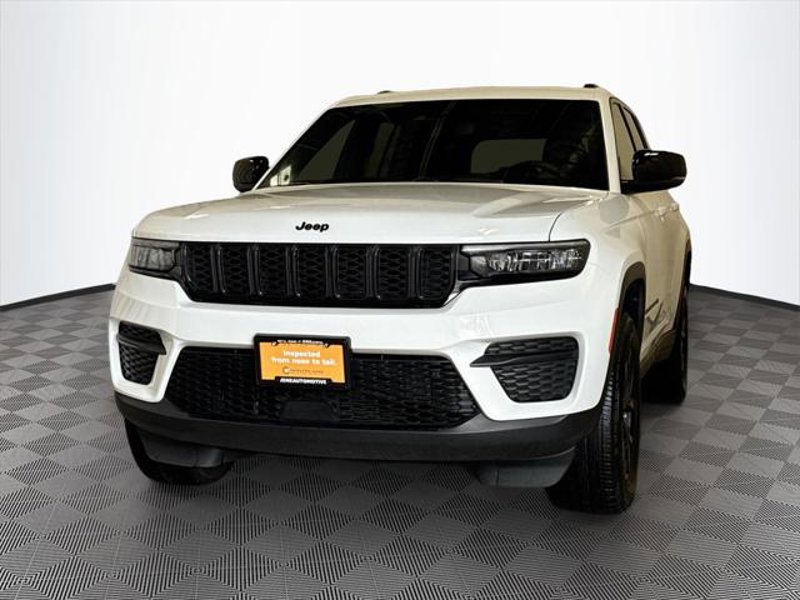 Certified 2024 Jeep Grand Cherokee Altitude image 1