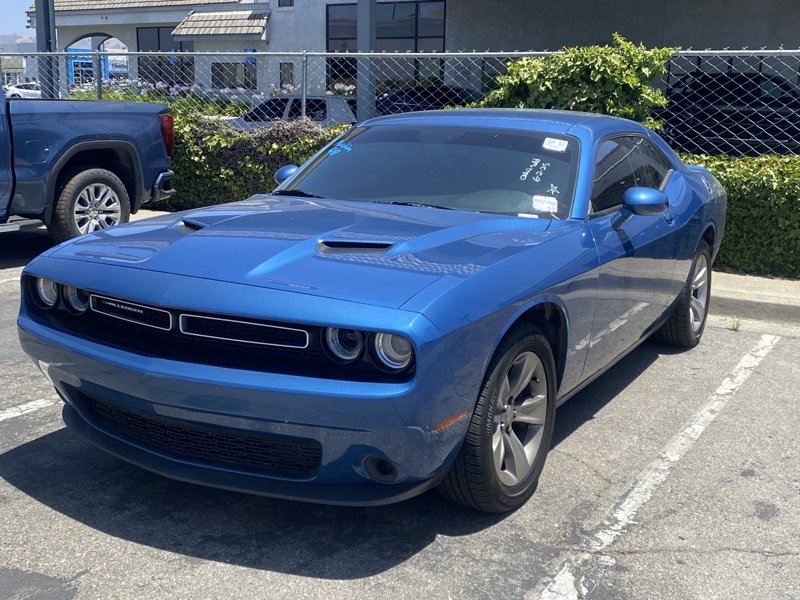 Used 2021 Dodge Challenger SXT image 1