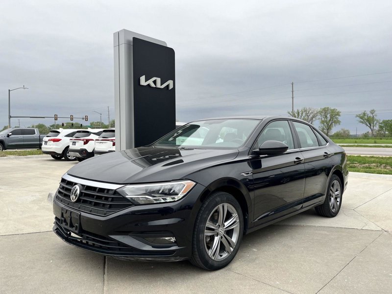 Used 2019 Volkswagen Jetta R-Line w/ R-Line Cold Weather Package image 1