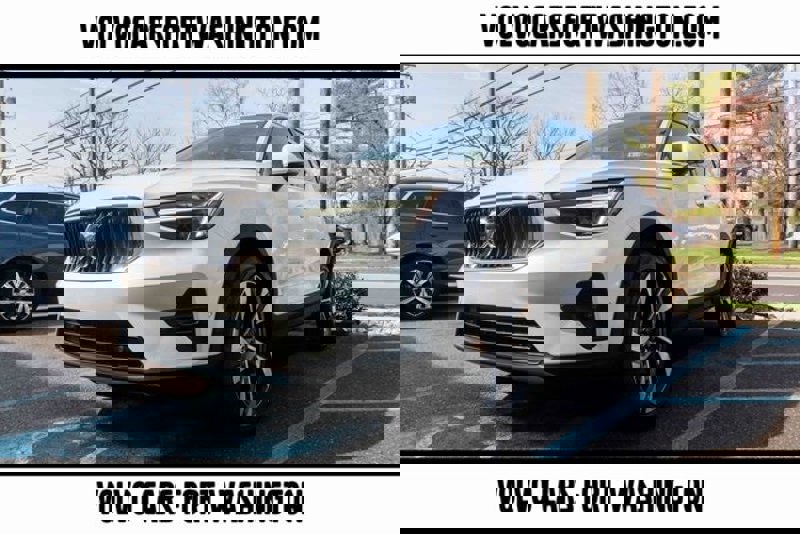 Certified 2023 Volvo XC40 B5 Plus image 1