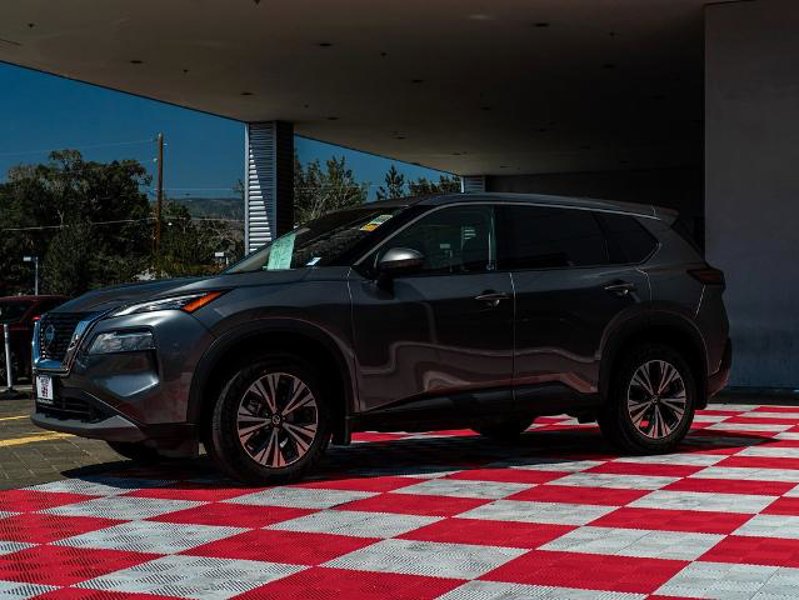 Certified 2021 Nissan Rogue SV image 1