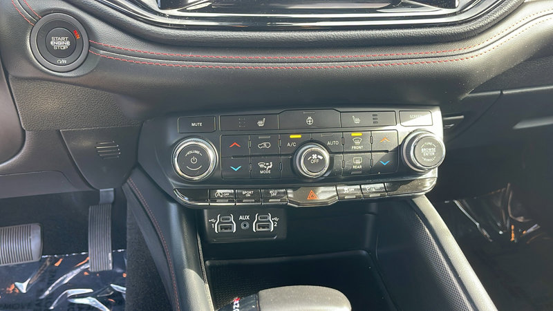 Certified 2023 Dodge Durango GT image 1