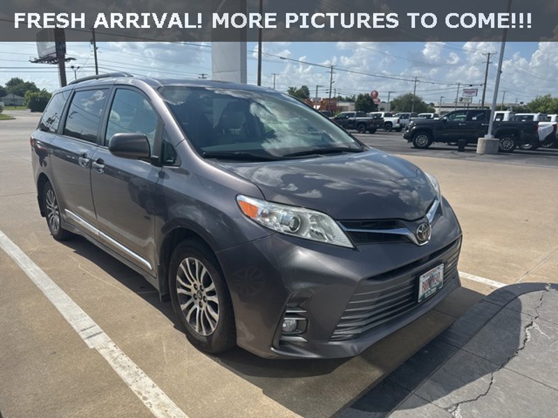 Certified 2020 Toyota Sienna XLE Premium image 1