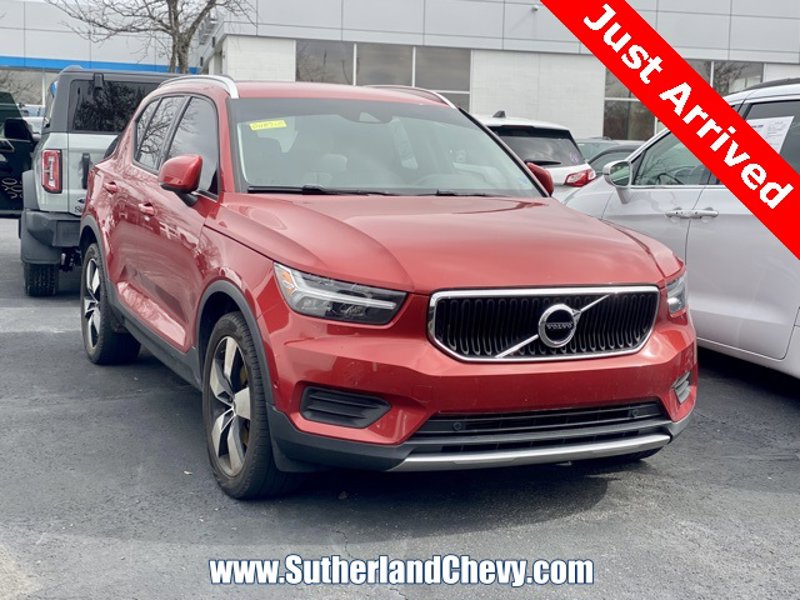 Used 2019 Volvo XC40 T4 Momentum image 1