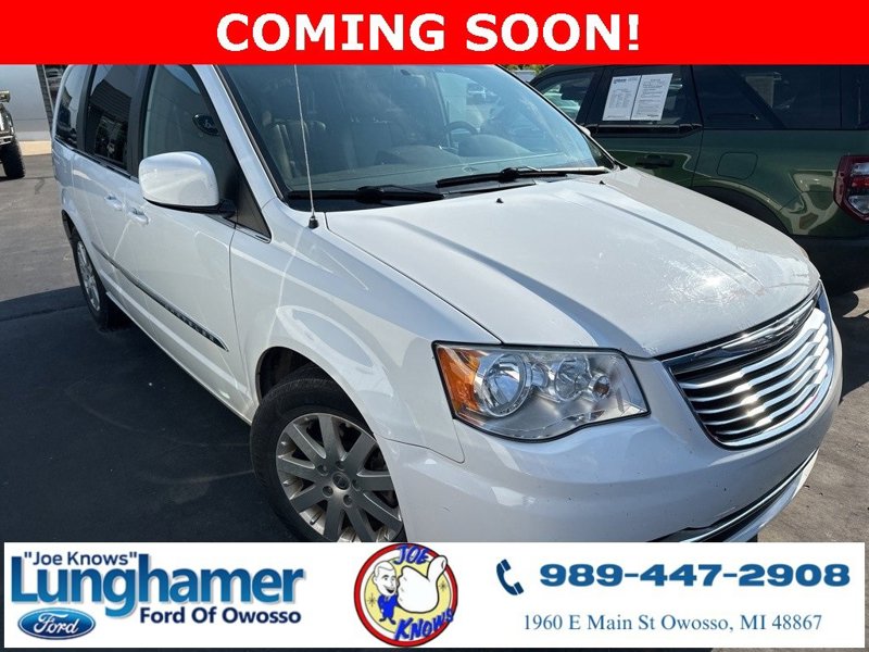 Used 2014 Chrysler Town & Country Touring image 1