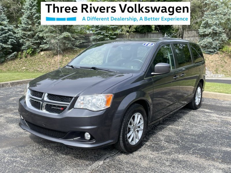 Used 2019 Dodge Grand Caravan SXT image 1