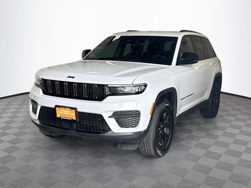 Certified 2024 Jeep Grand Cherokee Altitude image 1