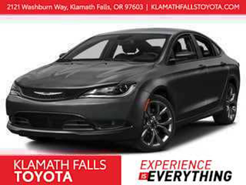 Used 2016 Chrysler 200 Limited w/ Convenience Group image 1