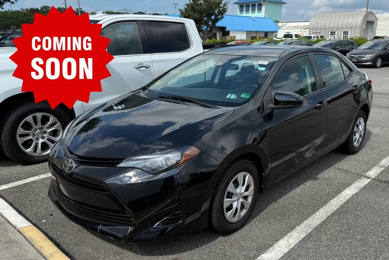 Used 2017 Toyota Corolla SE image 1