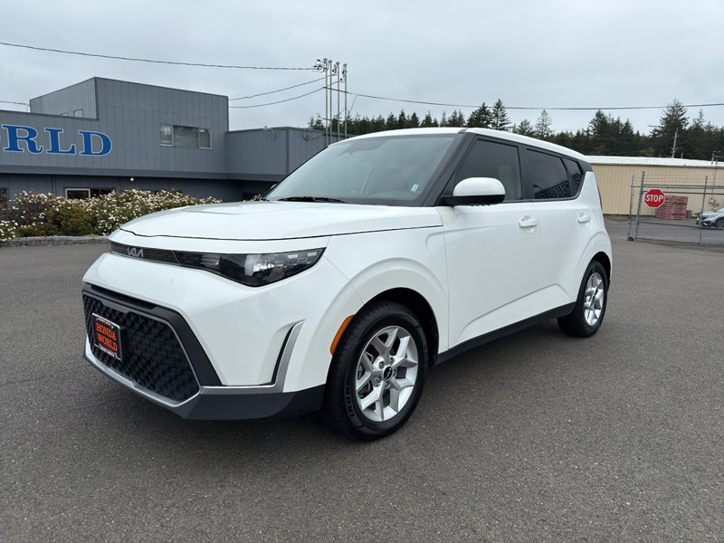 Used 2023 Kia Soul LX w/ LX Technology Package image 1