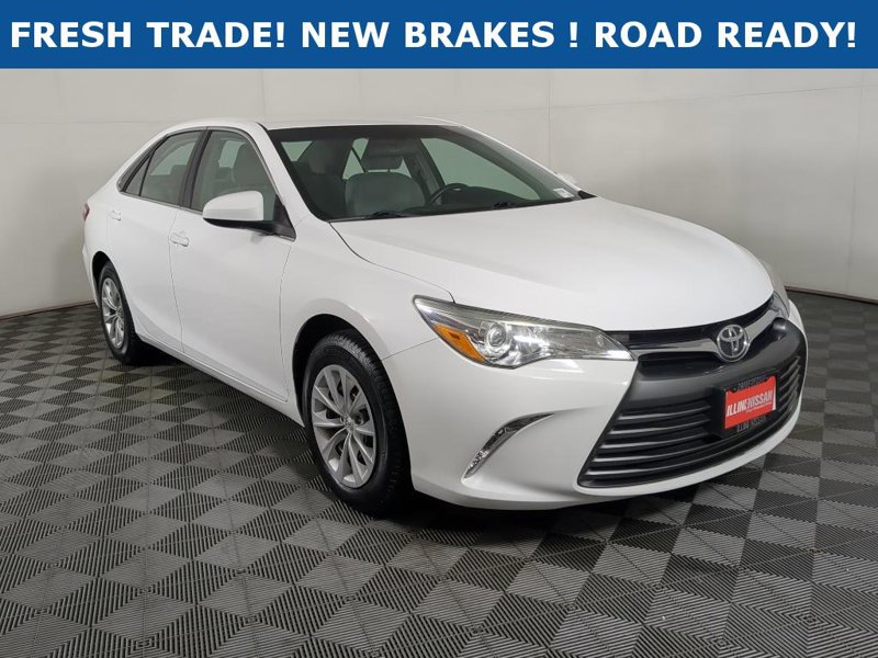 Used 2016 Toyota Camry LE image 1