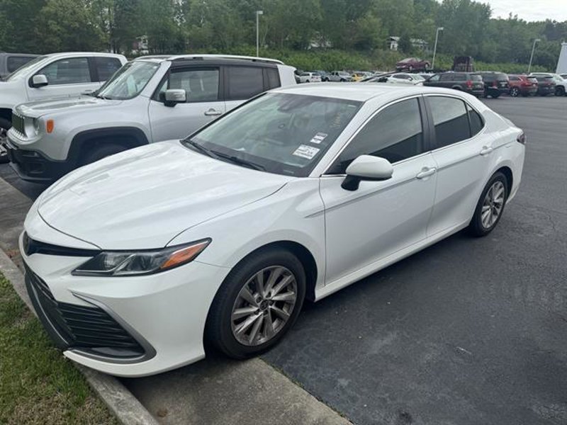 Used 2022 Toyota Camry LE image 1