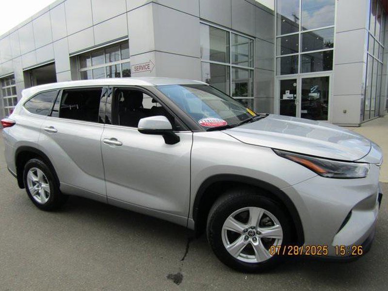 Certified 2022 Toyota Highlander LE image 1