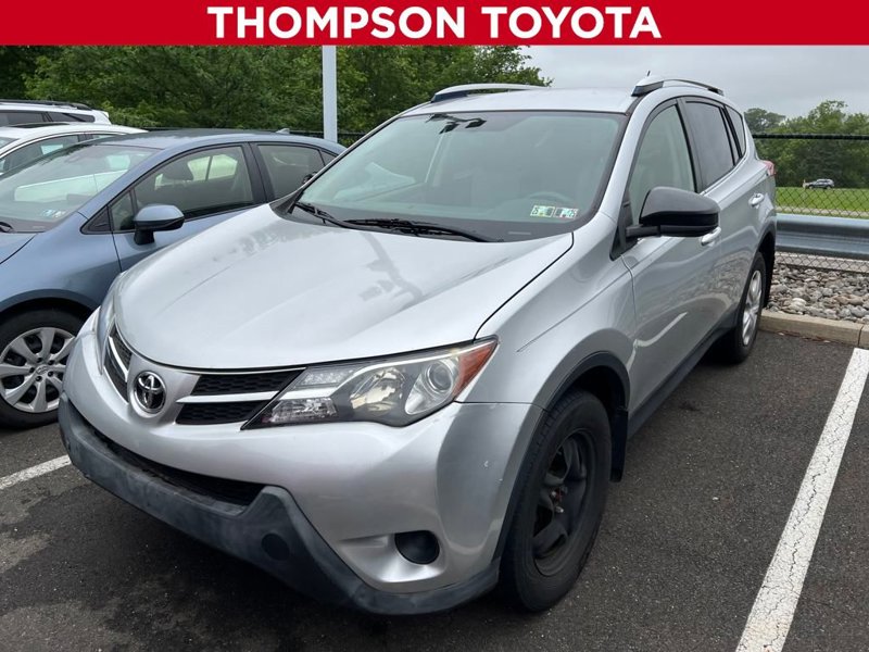 Used 2014 Toyota RAV4 LE image 1