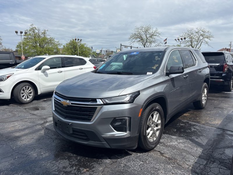 Used 2023 Chevrolet Traverse LS image 1
