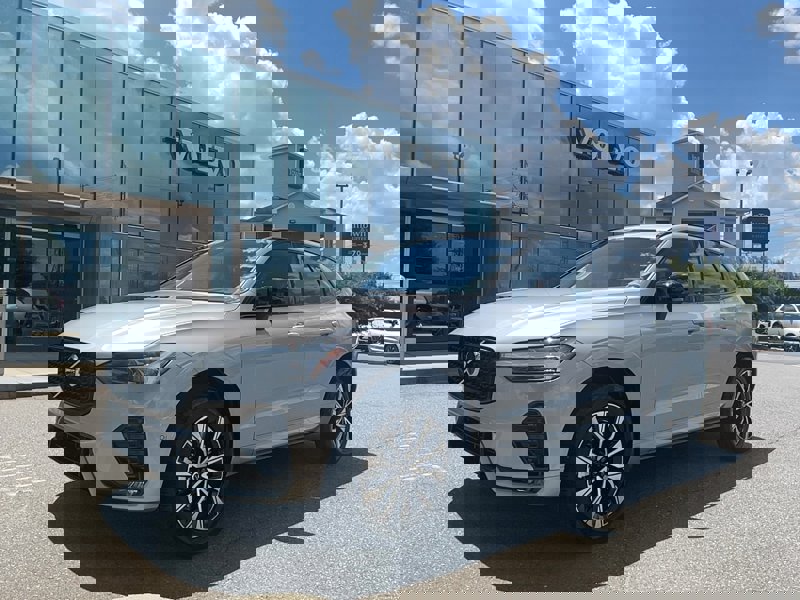 Certified 2025 Volvo XC60 B5 Plus image 1