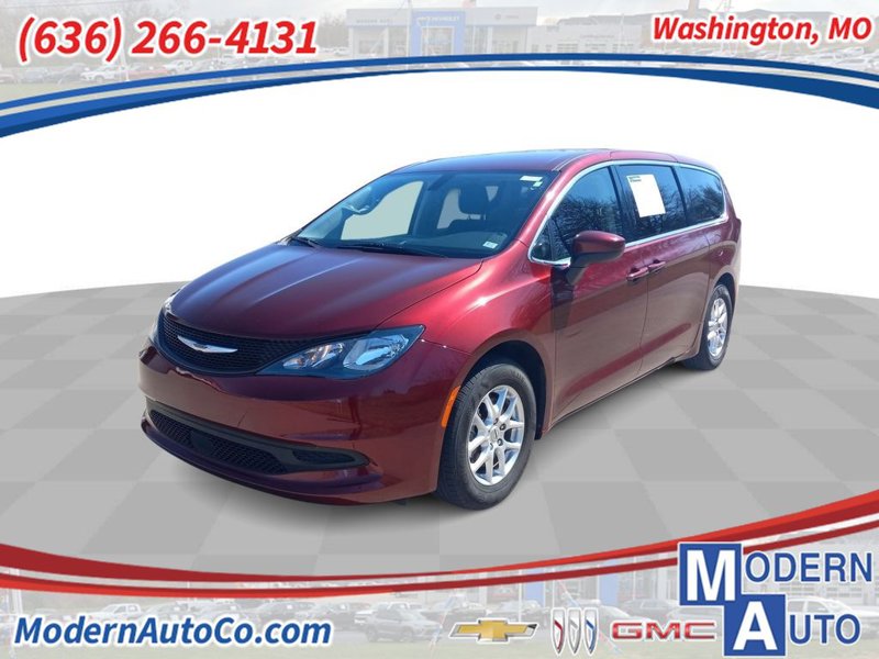 Used 2022 Chrysler Voyager LX image 1
