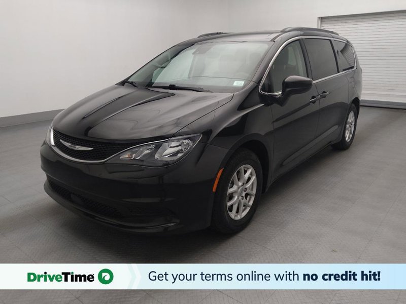 Used 2021 Chrysler Voyager Lxi image 1