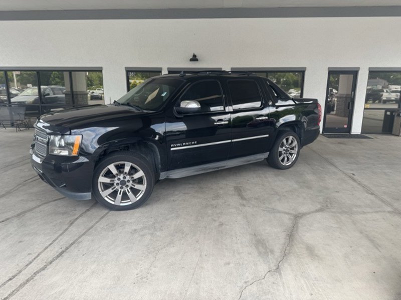 Used 2013 Chevrolet Avalanche LTZ image 1