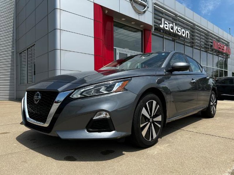 Certified 2022 Nissan Altima 2.5 SV w/ SV Premium Package image 1