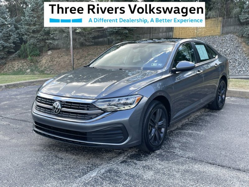 Certified 2022 Volkswagen Jetta SE image 1
