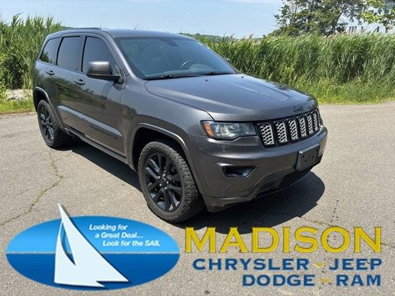 Certified 2017 Jeep Grand Cherokee Altitude image 1