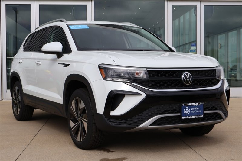Certified 2024 Volkswagen Taos SE image 1