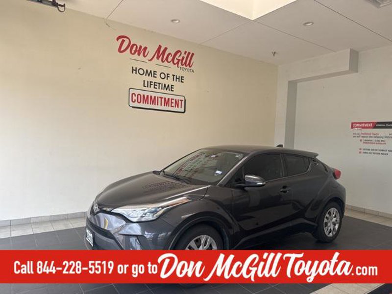 Used 2020 Toyota C-HR LE image 1