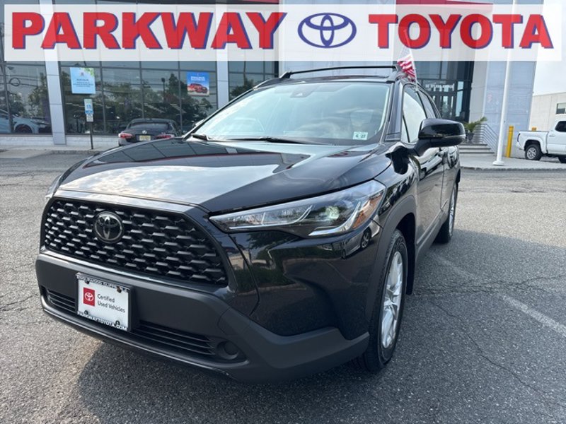 Certified 2022 Toyota Corolla Cross LE image 1