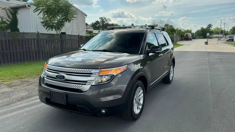 Used 2015 Ford Explorer XLT w/ Equipment Group 202B image 1