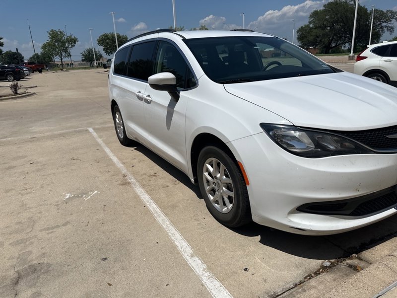 Used 2021 Chrysler Voyager Lxi image 1