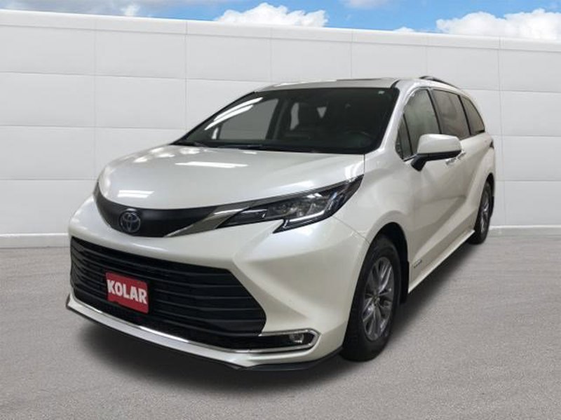 Certified 2021 Toyota Sienna XLE w/ XLE Plus Package image 1
