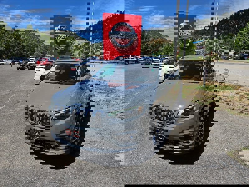 Used 2019 Jeep Cherokee Latitude Plus image 1
