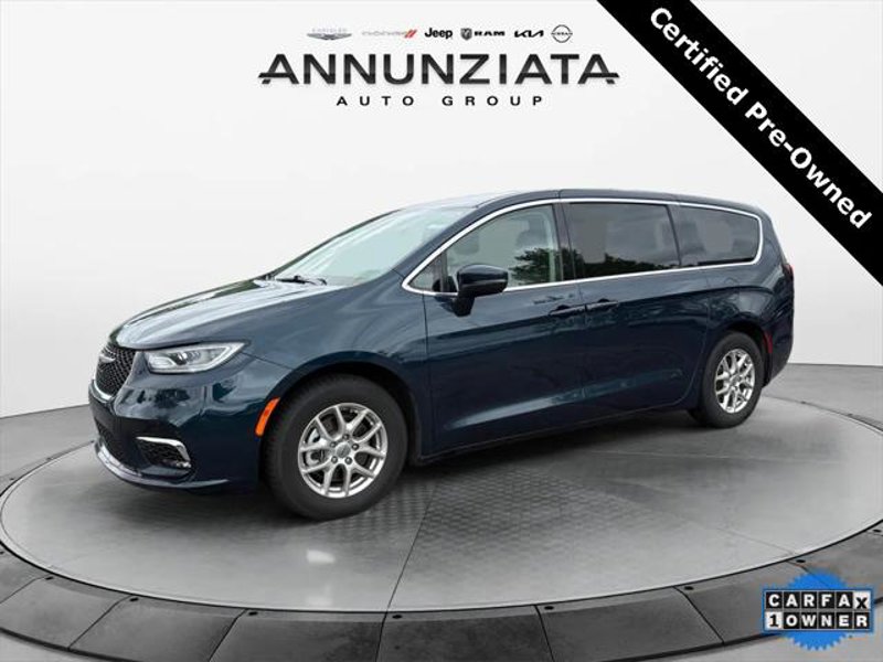 Certified 2023 Chrysler Pacifica Touring-L image 1