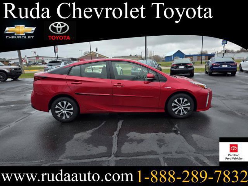 Certified 2022 Toyota Prius XLE image 1