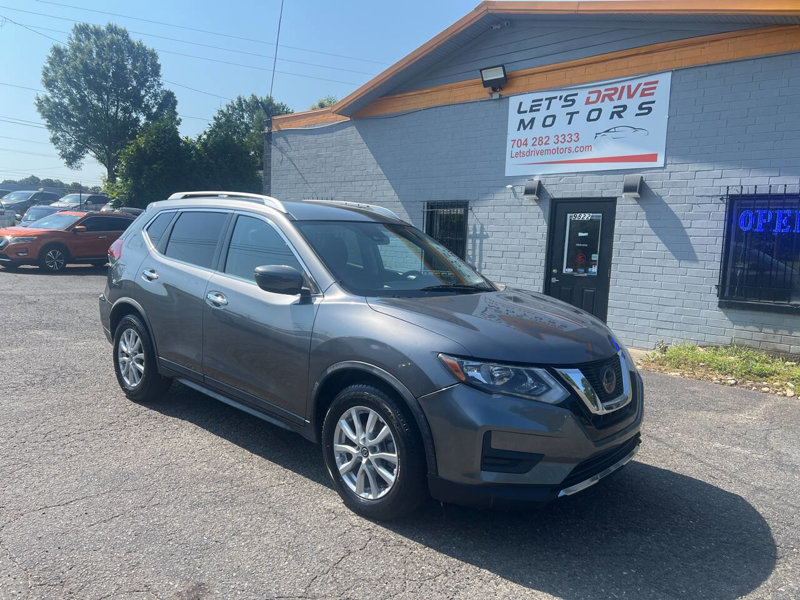 Used 2020 Nissan Rogue SV image 1