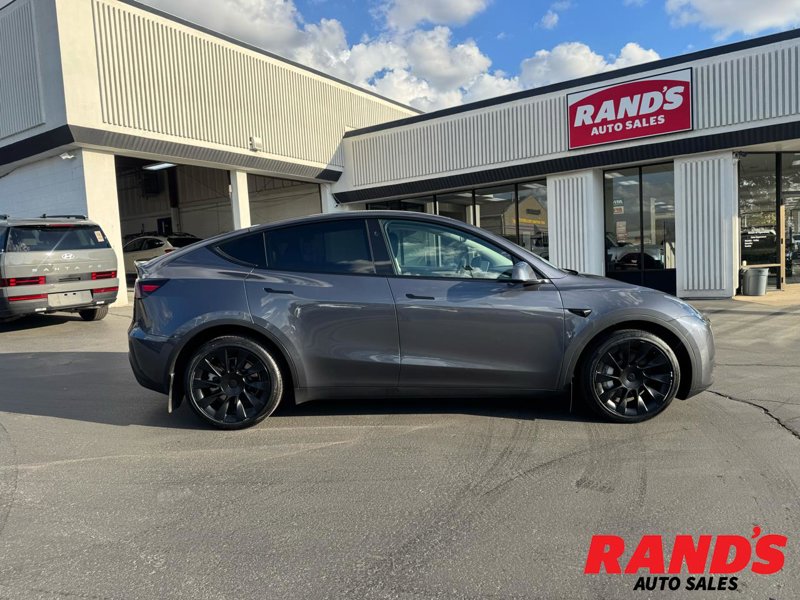 Used 2023 Tesla Model Y Long Range image 1